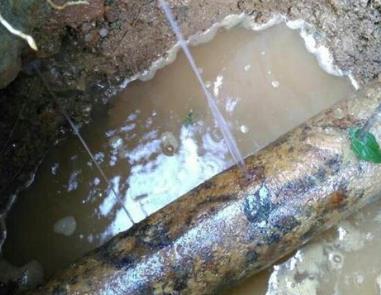 宿城楼顶渗水维修公司分享下地暖漏水的原因及检测方法。